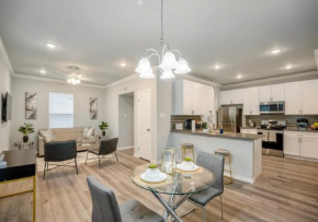 Med Ctr-UH-Modern Luxury-Sleeps 4-Wifi-Roku TVs